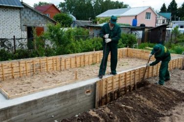 Когда можно снимать опалубку с ленточного фундамента?